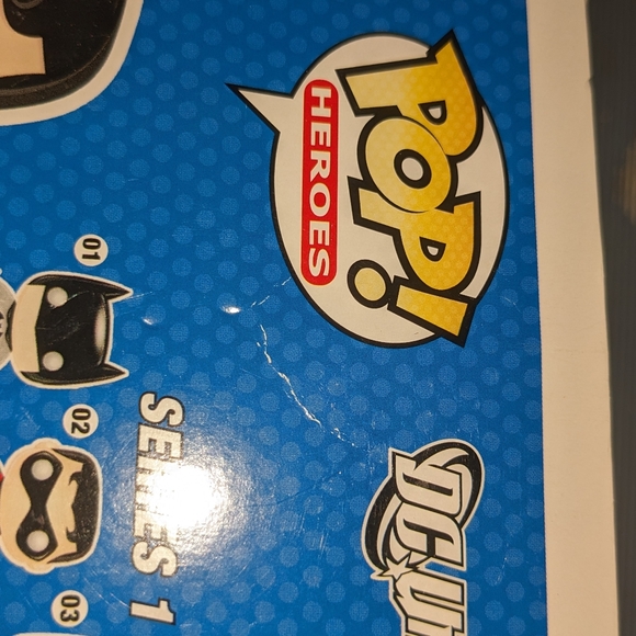 Robin Funko Pop - Picture 3 of 4